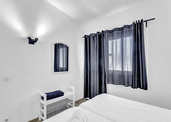 Con Piscina Privada بيت للعطل